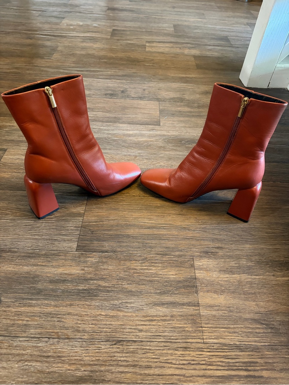 Women’s Poetry Brown Ankle Boot w/gold Accents Square Toe & Chunky Block Heel 10 - Picture 4 of 9